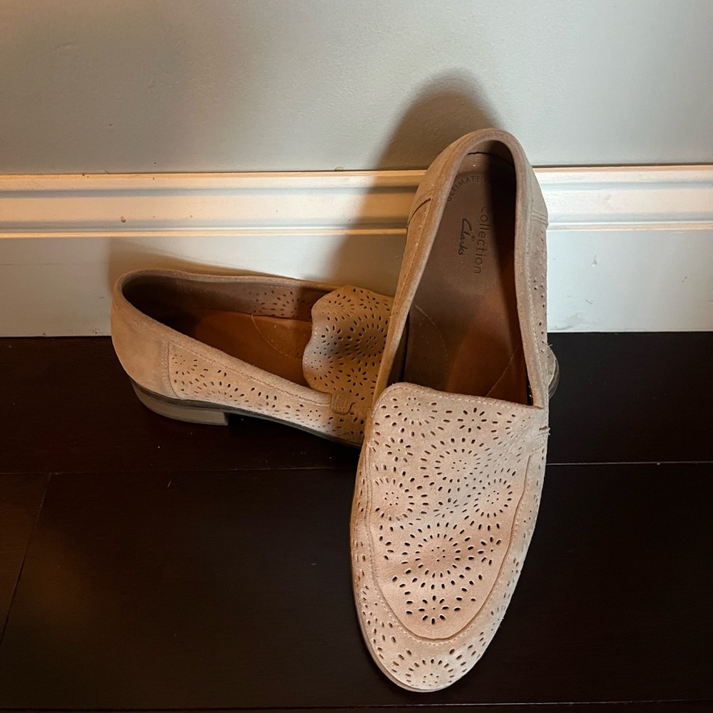 Clarks Womens Trish Calla Suede Loafers in Sand Size 9 1/2